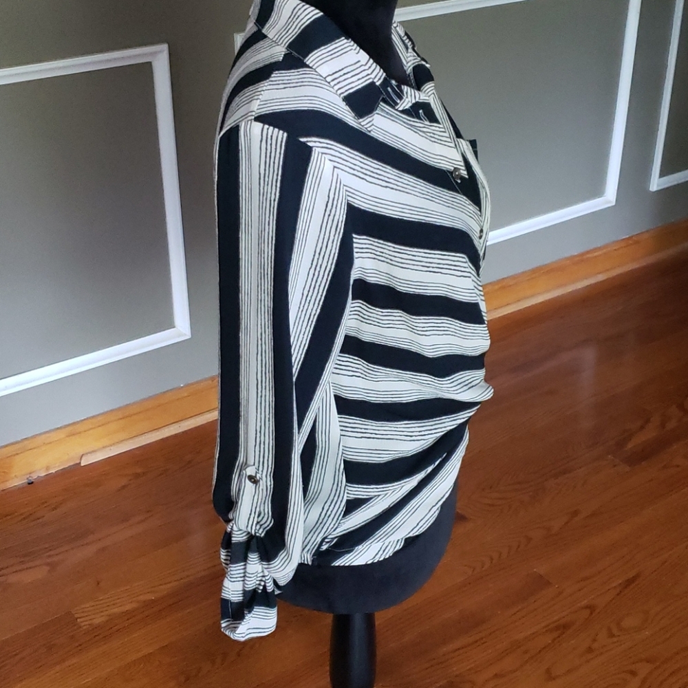 No Boundaries Blouse Size Medium - Picture 6 of 9
